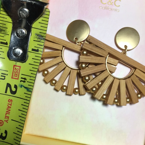 - ⭐️⭐️C&C Beautiful Designer Earrings ⭐️ - Picture 5 of 6